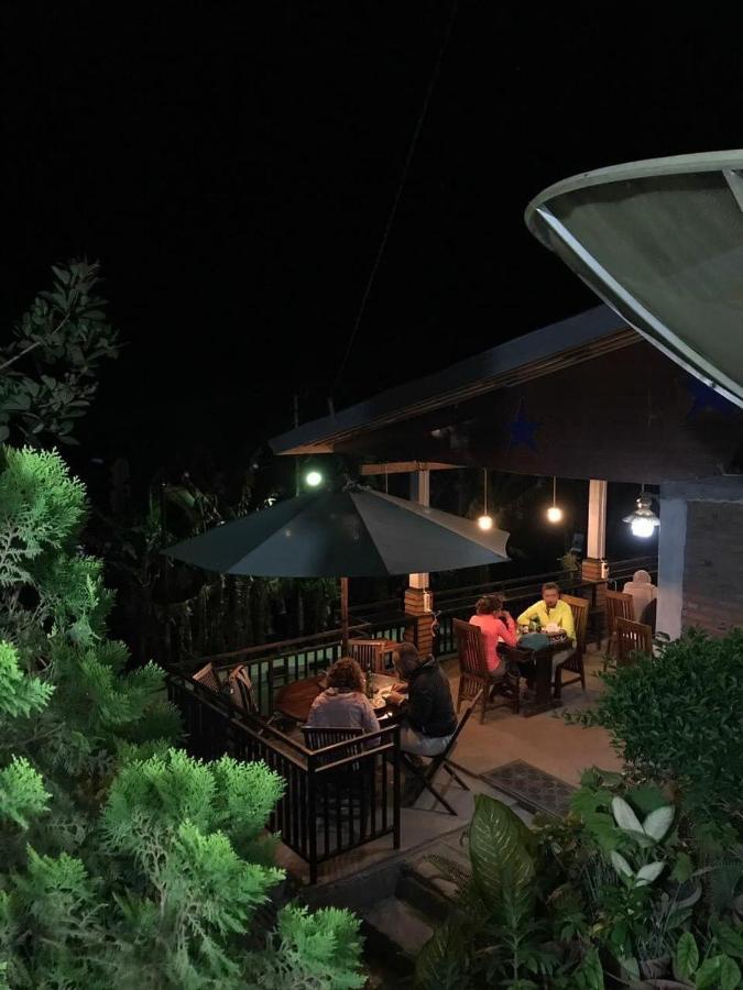 Bintang By Tobias Lodge Cafe & Restaurant เคลิมูตู ภายนอก รูปภาพ